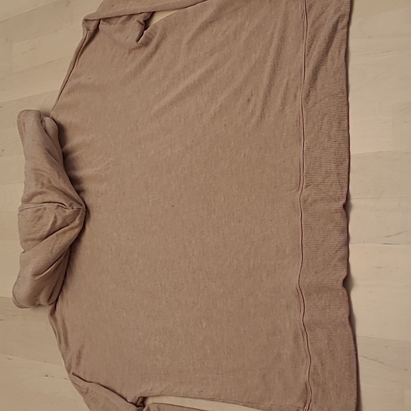 LIKE NEW Victoria's Secret Cream Colored Sherpa Faux Fur Lined Hoodie Modal - Picture 10 of 12